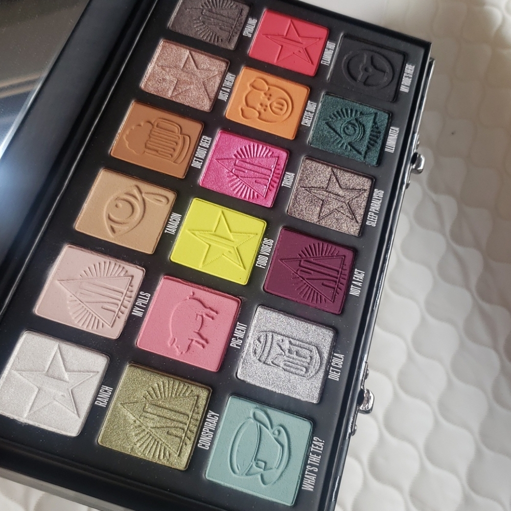 Conspiracy Pallete